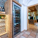 Stoaberg Aparthotel 4*