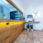 Stoaberg Aparthotel 4*